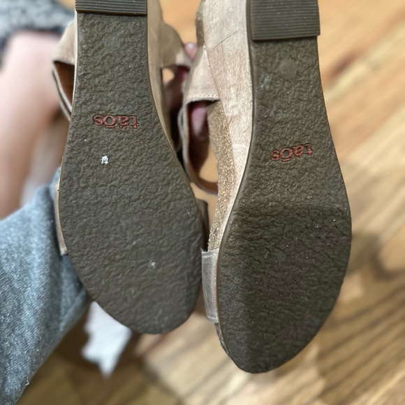 Size 8.5 Taos Wedges - Picture 3 of 3